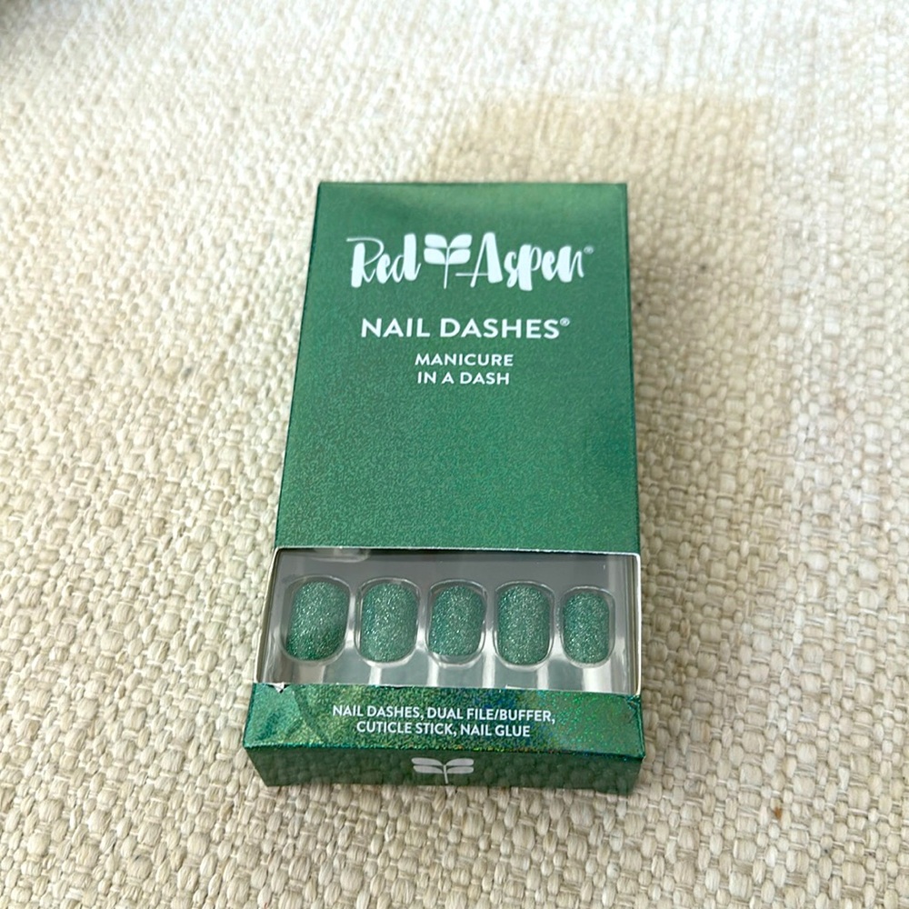 Red Aspen Nail Dashes Indie Pine New